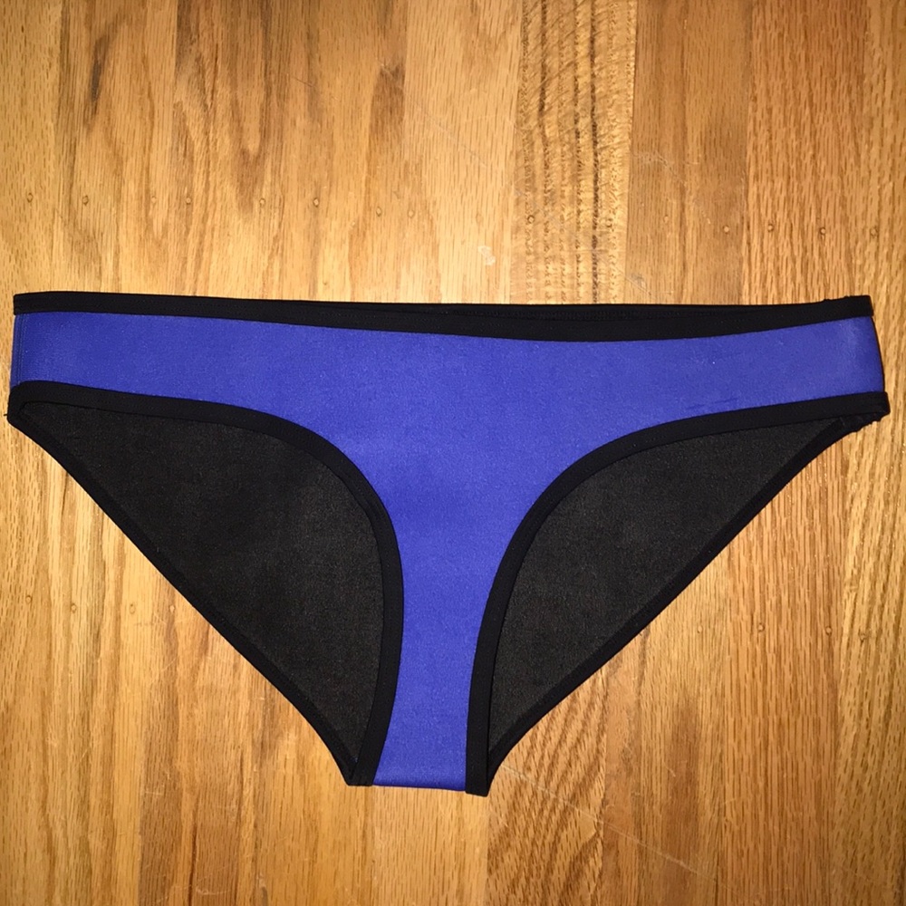 Triangl bathing suit bottoms Size Medium!